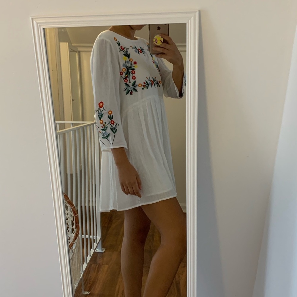 Cute dress with sleeves